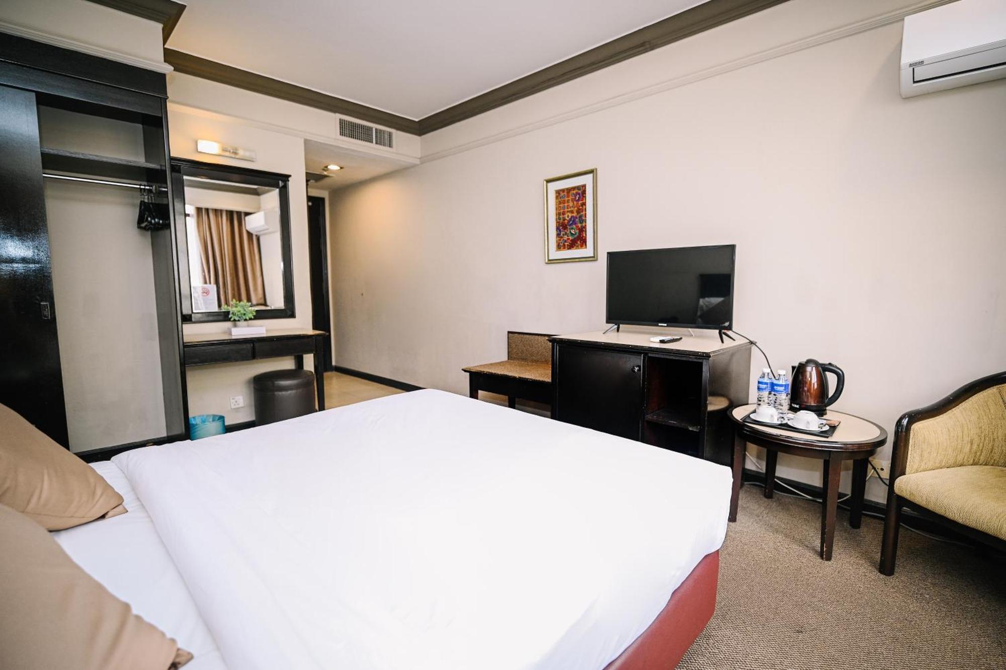 Deluxe Queen Room