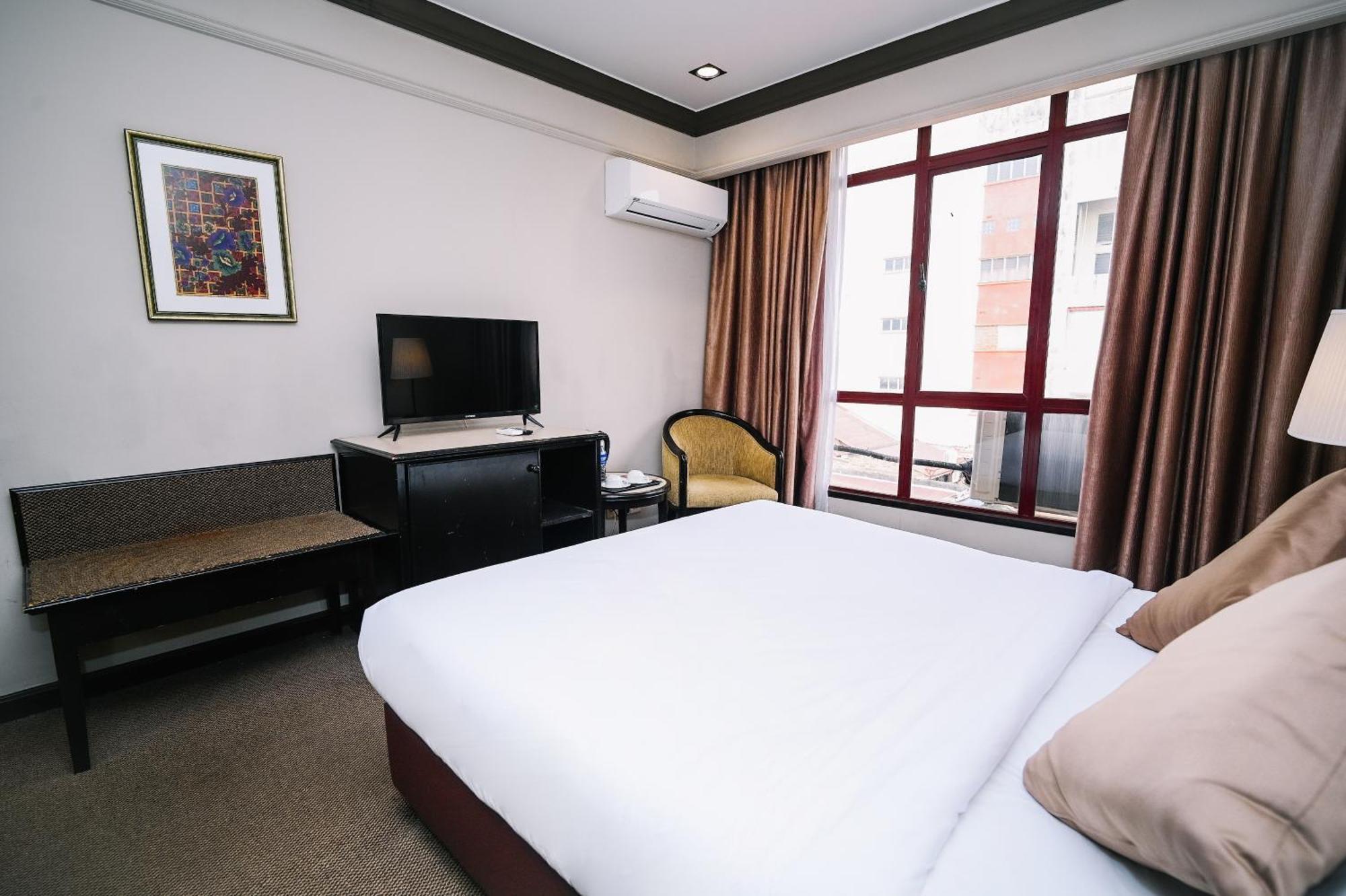 Deluxe Queen Room