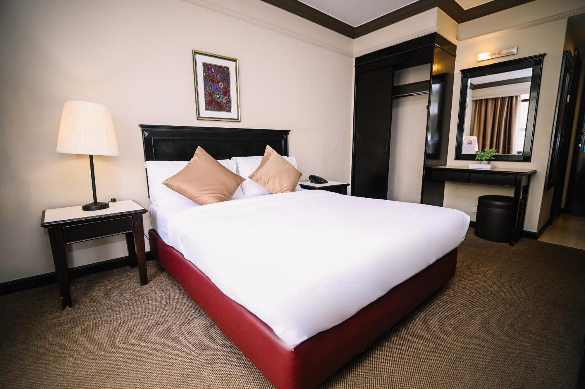 Deluxe Queen Room