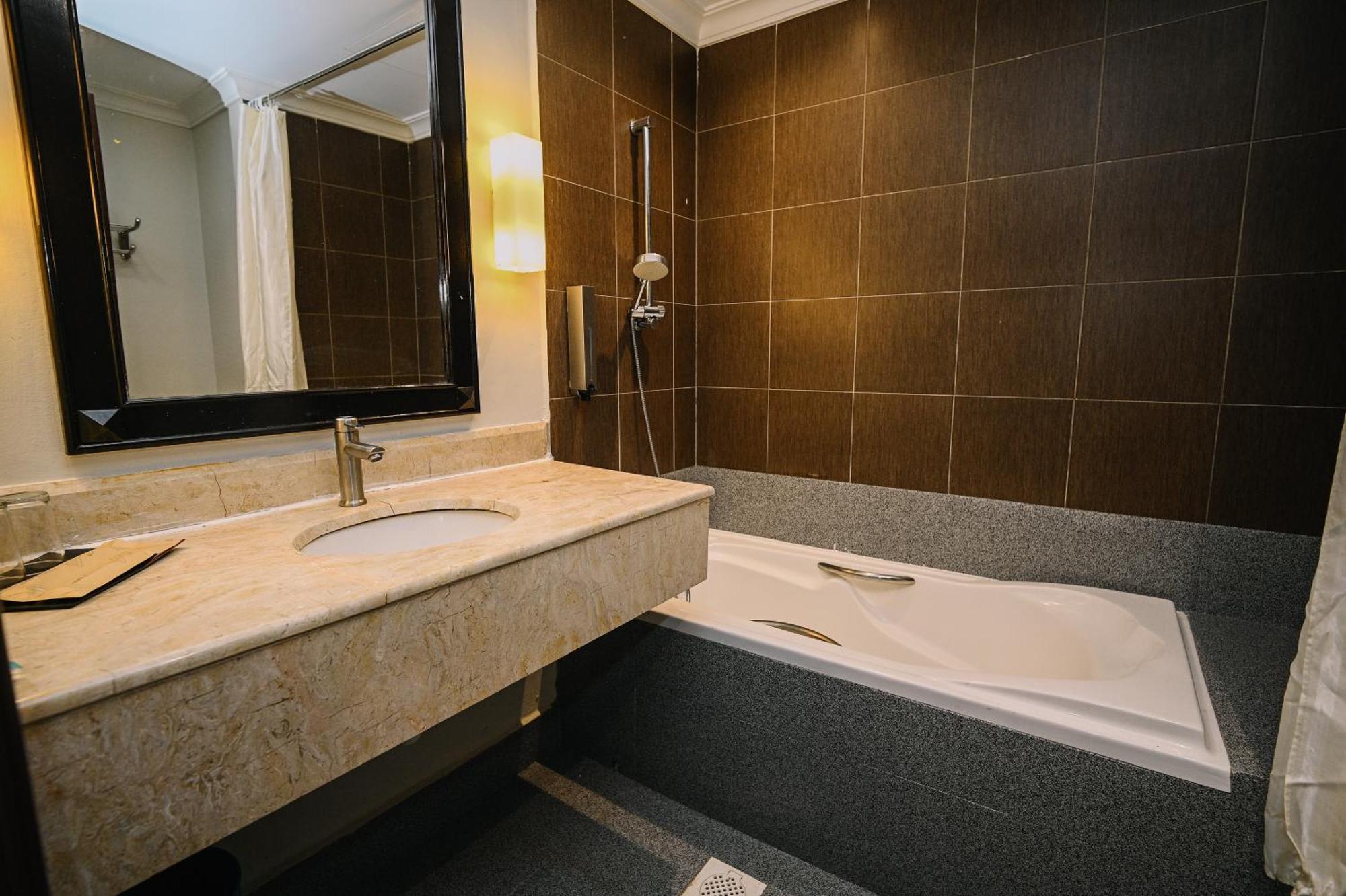 Deluxe King Room
